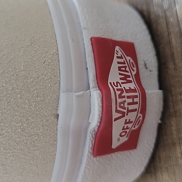 Van's SK8-Hi Brand new in the box authentic uper leather and textile. - Picture 7 of 13